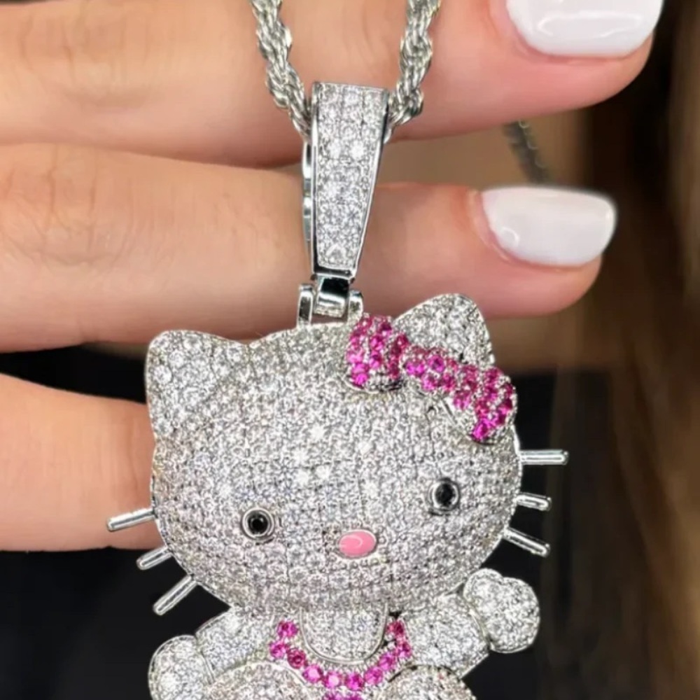 Full body hello kitty necklace